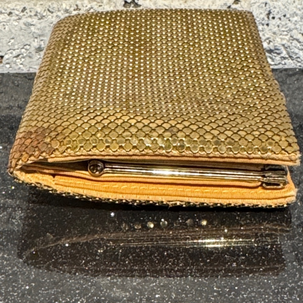Vintage Gold Mesh Wallet - Picture 10 of 12